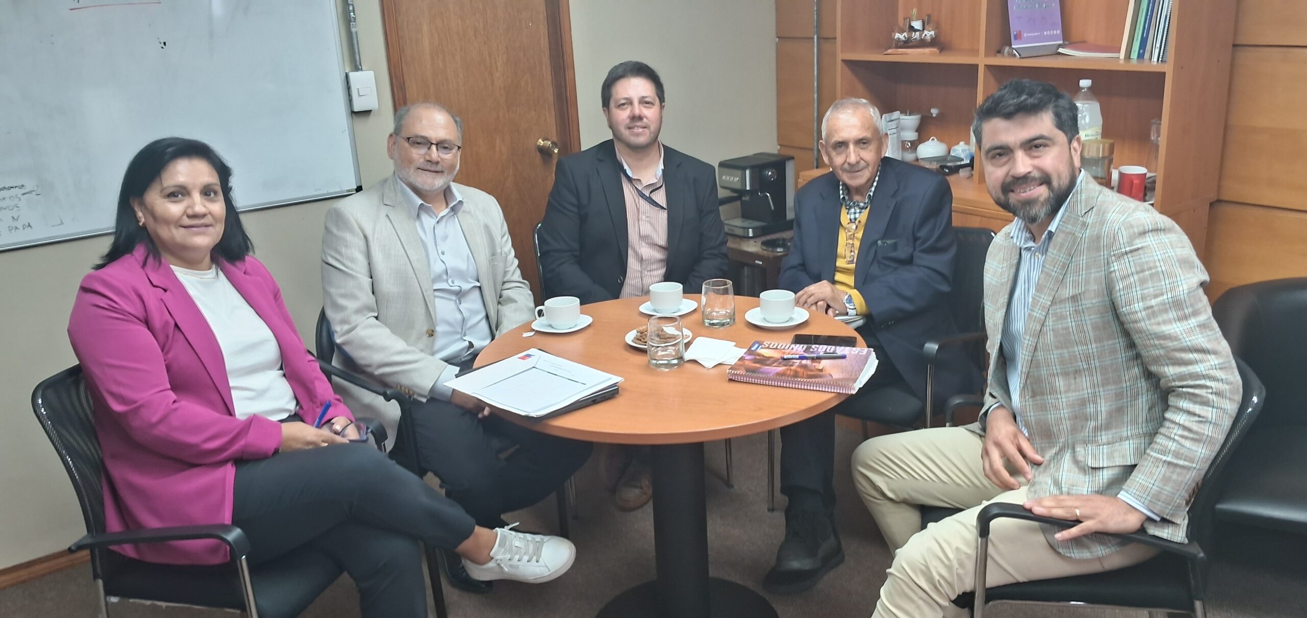 SLEP del Reloncaví se reunió con Director Regional de JUNAEB