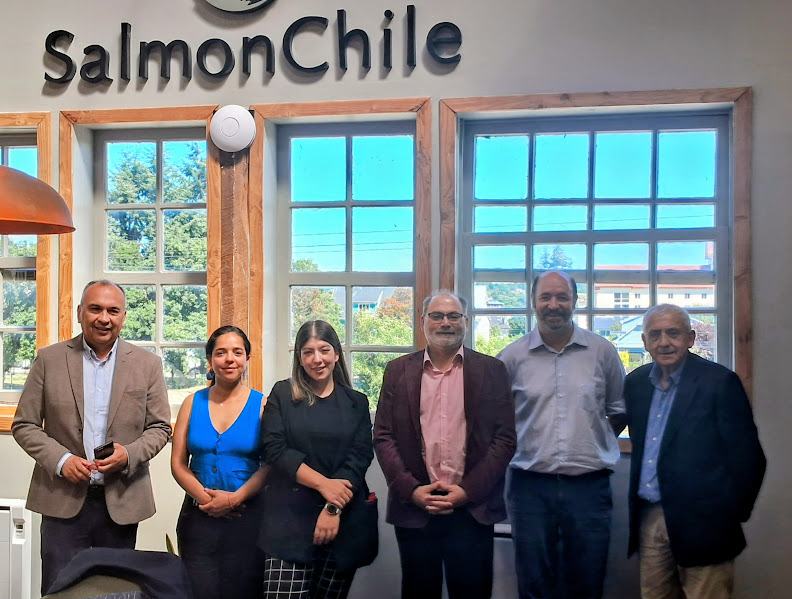 SLEP del Reloncaví se reúne con SalmonChile