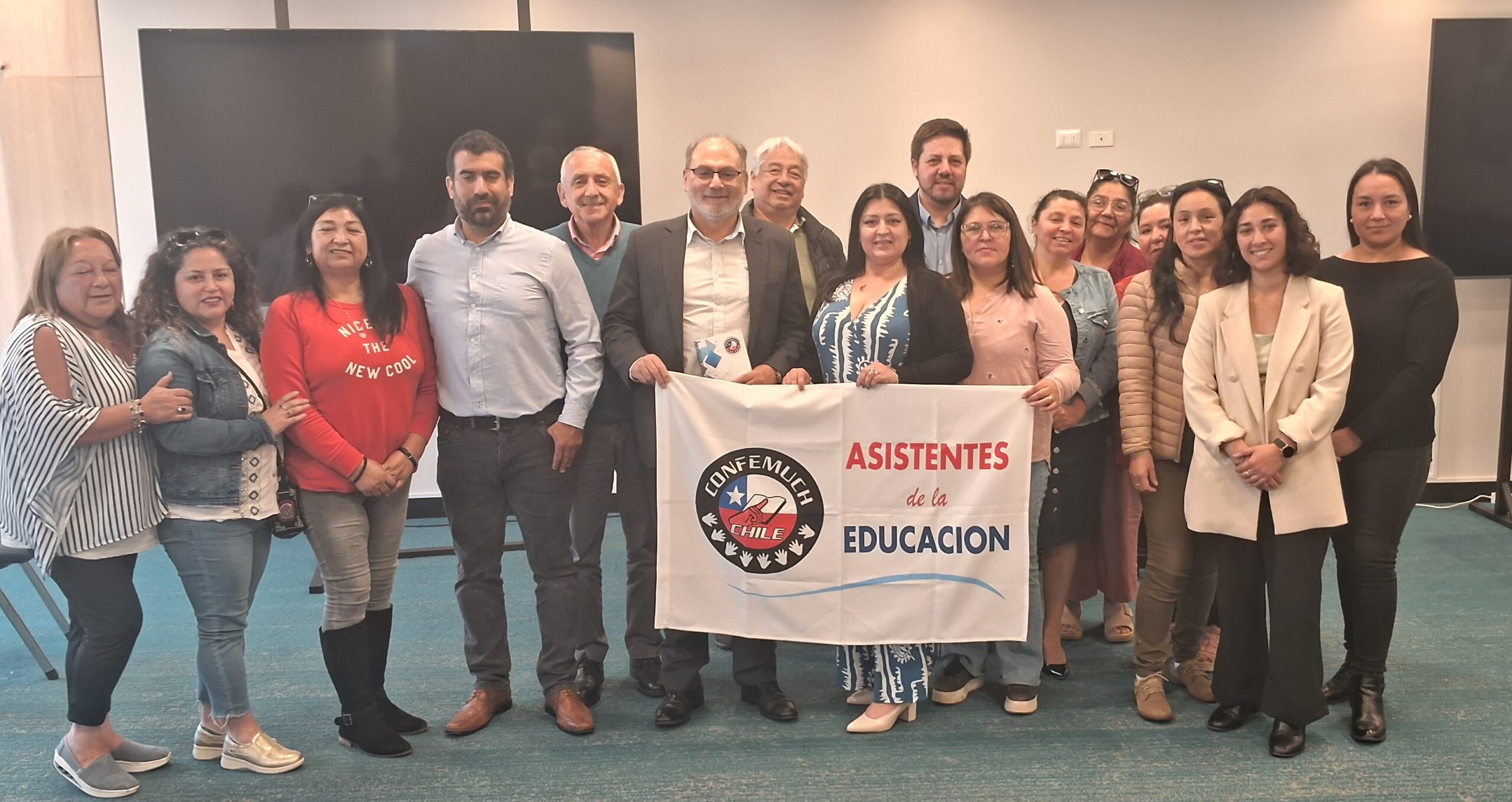 Exitosa reunión de SLEP del Reloncaví con asistentes de la educación