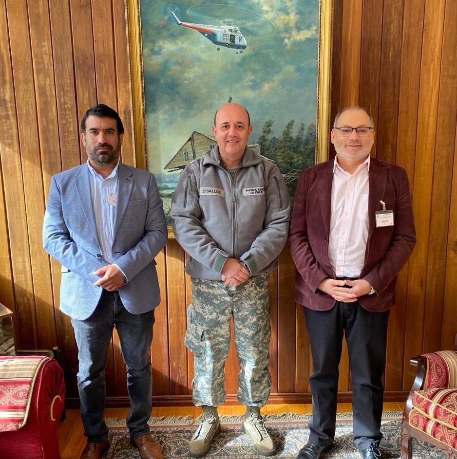 SLEP del Reloncaví y Fuerza Aérea refuerzan coordinación institucional